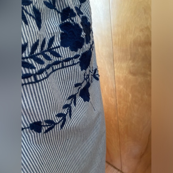 DizzyLizzy Blue and White Striped and Embroidered Tunic Top - SZ L - Picture 12 of 13